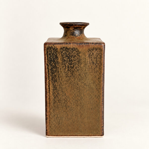 Petit vase Monolithe I en grès émaillé bronze – Laure Pollet